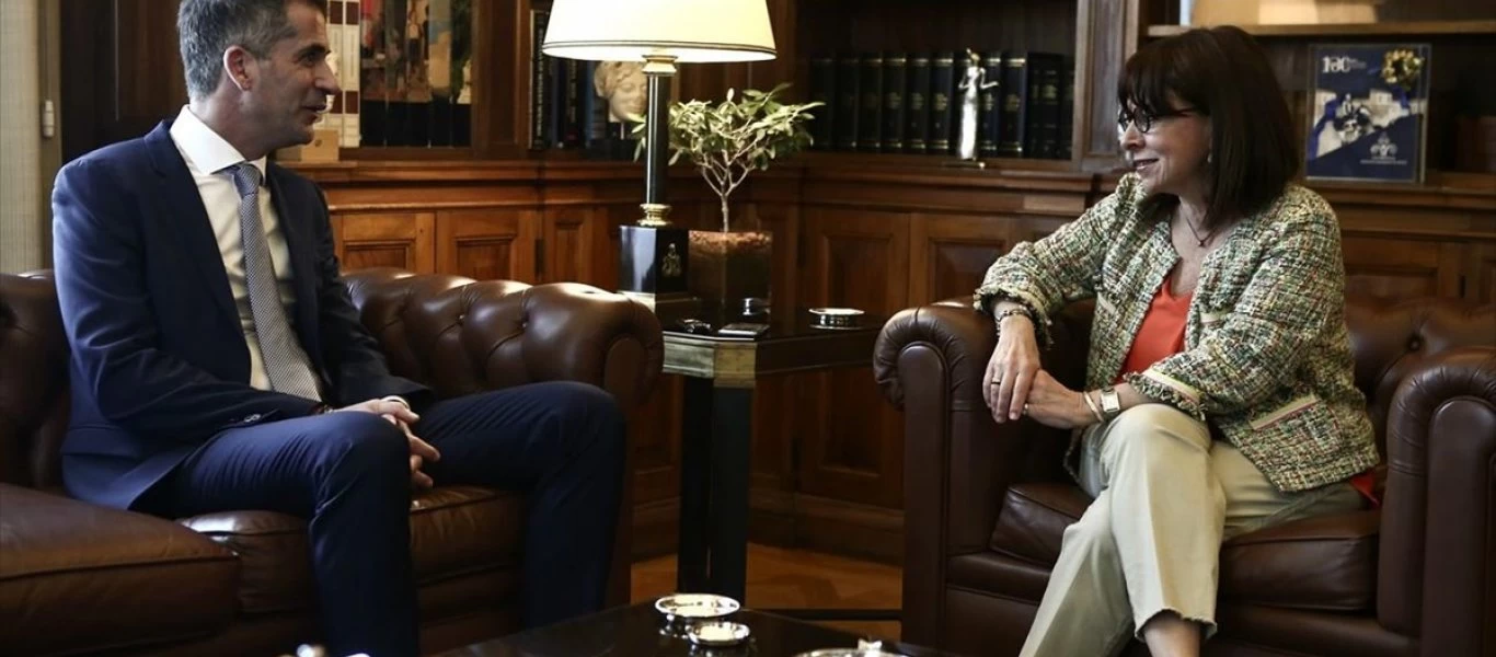 «Μεγάλος περίπατος»: Την Κ.Σακελλαροπούλου ενημέρωσε ο Κ.Μπακογιάννης
